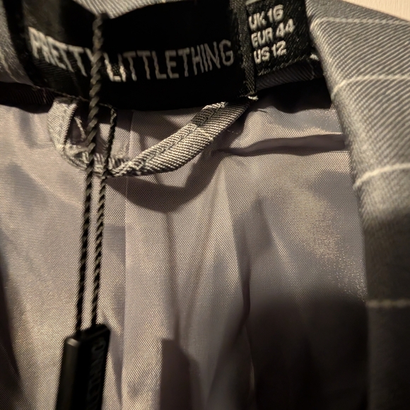 PrettyLittleThing Gray Pinstripe Blazer - Picture 4 of 4